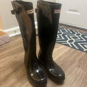 Black hunter boots adjustable calf size 9